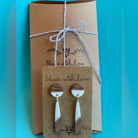 ✨NWT Earrings✨ Wood & Resin Dandlers✨Hand Crafted ✨Artisan!✨ - Picture 8 of 8